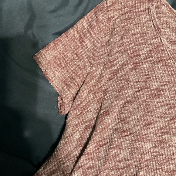 LUSH swing shirt, sort sleeve. Burgundy and white.  W79 - Picture 3 of 4